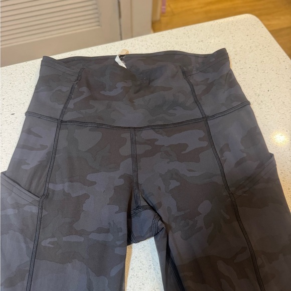 Lululemon Fast and Free Leggings - Picture 5 of 9